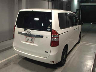 TOYOTA NOAH 2011