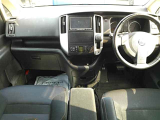 NISSAN SERENA 2010