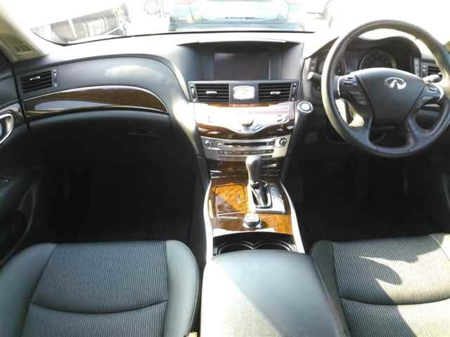 NISSAN FUGA 2019
