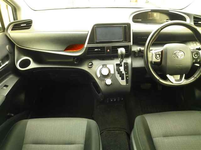 TOYOTA SIENTA 2018