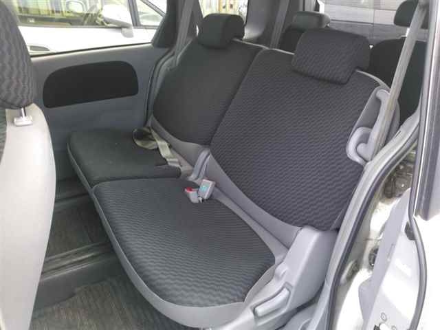 TOYOTA SIENTA 2010