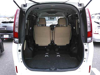 TOYOTA NOAH 2015