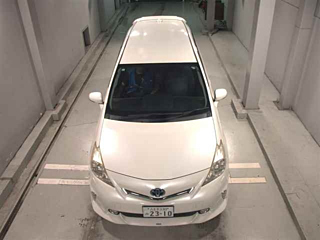 TOYOTA PRIUS ALPHA 2011