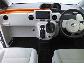 TOYOTA PORTE 2012