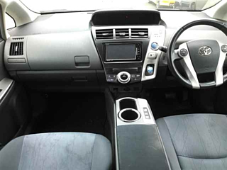 TOYOTA PRIUS ALPHA 2011