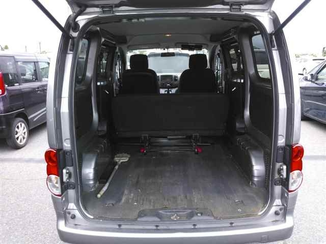 NISSAN NV200 2019