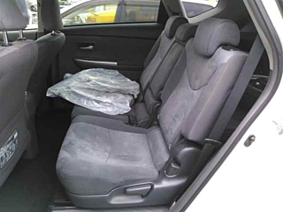 TOYOTA PRIUS ALPHA 2011