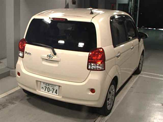TOYOTA PORTE 2012