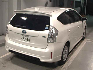 TOYOTA PRIUS ALPHA 2011