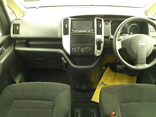 NISSAN SERENA 2010