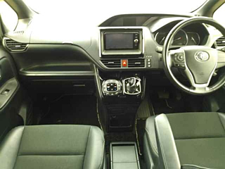 TOYOTA NOAH 2017