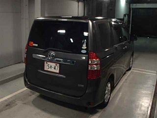 TOYOTA NOAH 2011