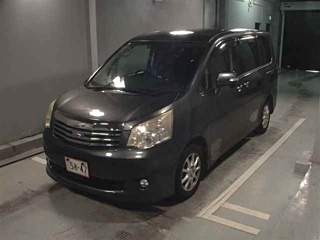 TOYOTA NOAH 2011