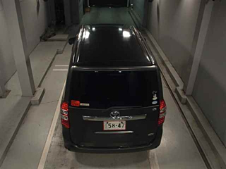 TOYOTA NOAH 2011