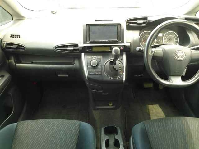 TOYOTA WISH 2011