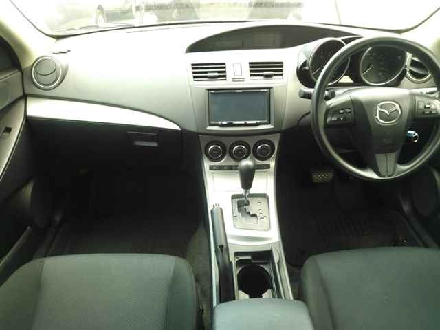 MAZDA AXELA 2010