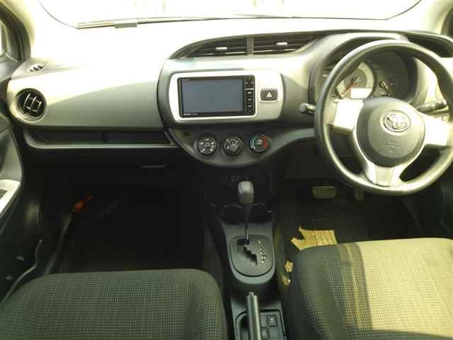 TOYOTA VITZ 2015
