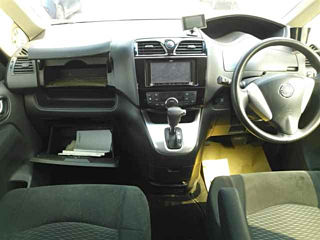 NISSAN SERENA 2015