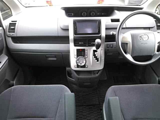 TOYOTA NOAH 2008