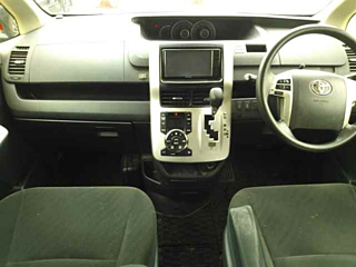 TOYOTA NOAH 2012