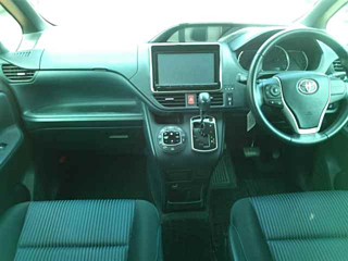 TOYOTA VOXY 2014