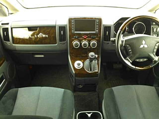 MITSUBISHI DELICA D5 2010