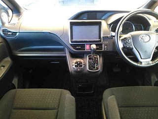 TOYOTA VOXY 2014