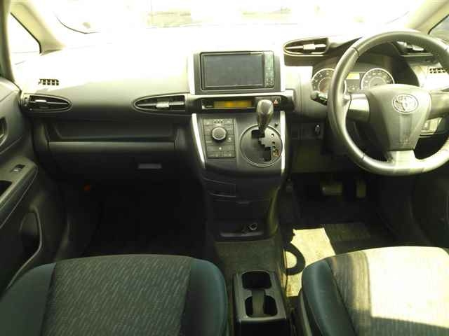 TOYOTA WISH 2011