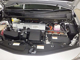 TOYOTA PRIUS ALPHA 2016