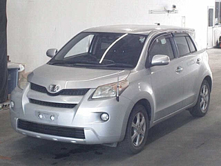 TOYOTA IST 2010