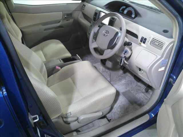 TOYOTA RAUM 2010