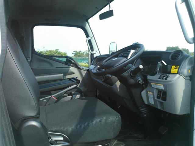 MITSUBISHI CANTER 2023