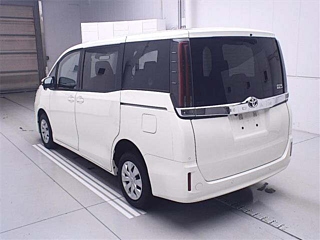 TOYOTA NOAH 2021
