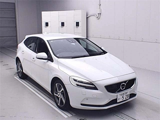 VOLVO V40 2017