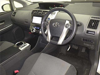 TOYOTA PRIUS ALPHA 2013