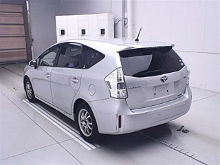 TOYOTA PRIUS ALPHA 2013