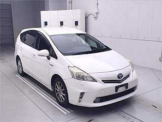TOYOTA PRIUS ALPHA 2011