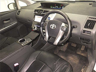 TOYOTA PRIUS ALPHA 2011