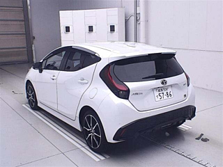TOYOTA AQUA 2024