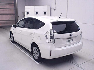 TOYOTA PRIUS ALPHA 2014