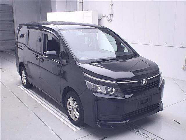 TOYOTA VOXY 2014