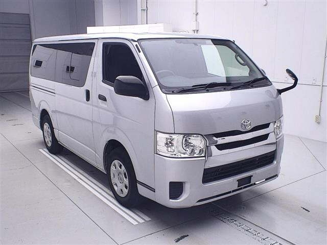 TOYOTA HIACE VAN 2017
