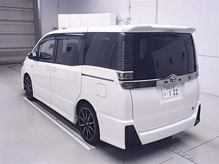 TOYOTA VOXY 2018