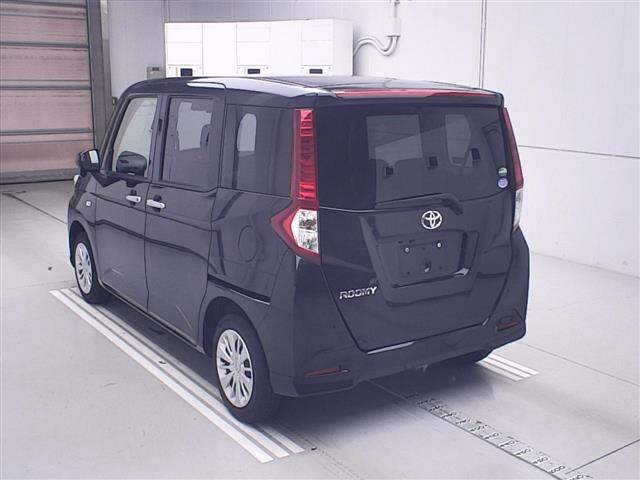 TOYOTA ROOMY 2018