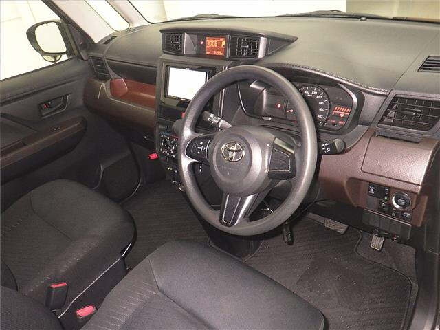 TOYOTA ROOMY 2018