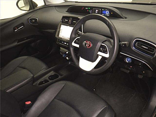 TOYOTA PRIUS 2017