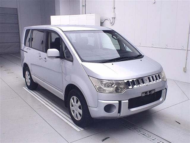 MITSUBISHI DELICA D5 2012