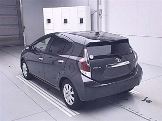 TOYOTA AQUA 2016
