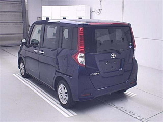 TOYOTA ROOMY 2017