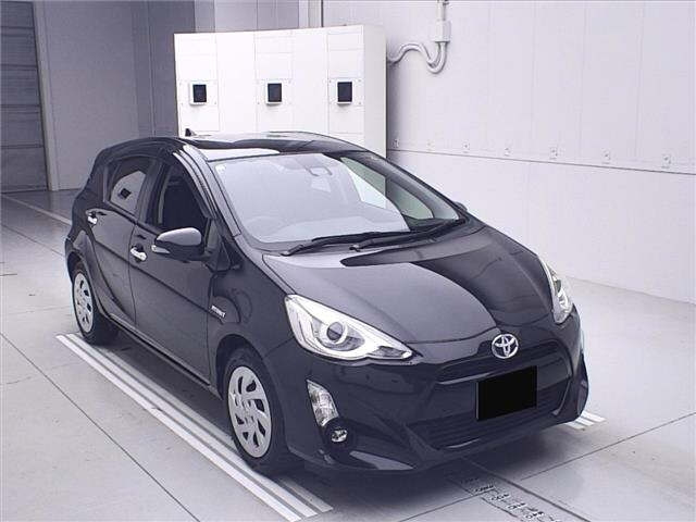 TOYOTA AQUA 2017